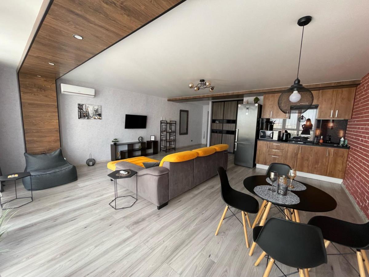 Room1402 Apartment *
